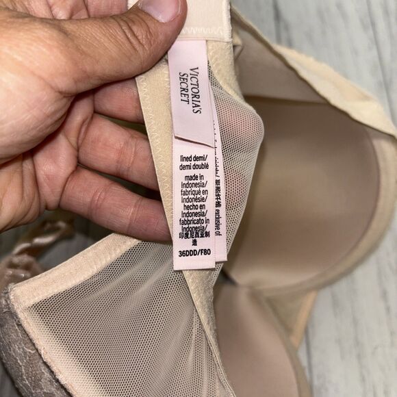 Womens Size 36DDD Victorias Secret Lace Bra EUC - Picture 5 of 5
